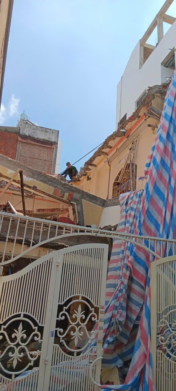 Đội thi công thu mua xác nhà cũ