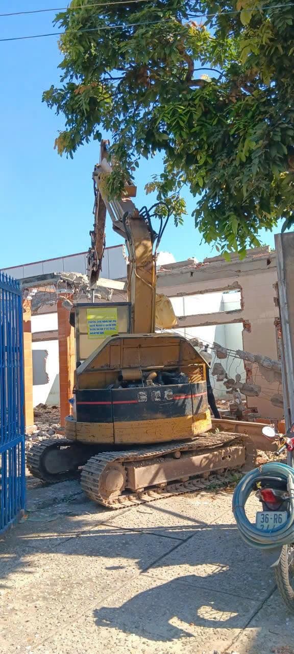 Tháo dỡ kho xưởng cũ